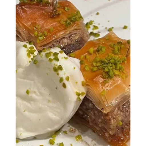 トルコスイツバクラヴァ焼き上がりました。